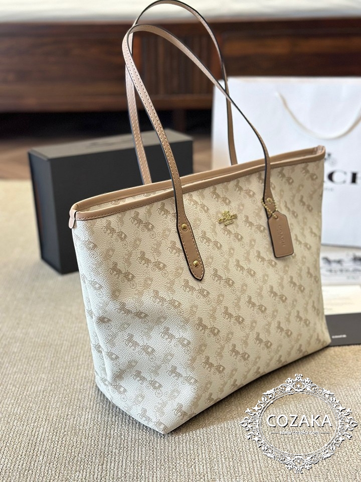 ショルダーバッグ ファスナー付きcoach