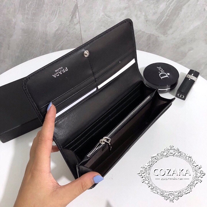 長財布 黒 Prada