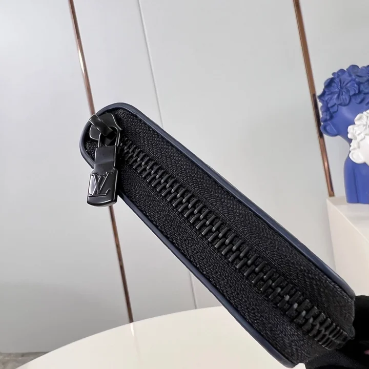 LOUIS VUITTON エピ 定番 メンズラウンドジップ長財布