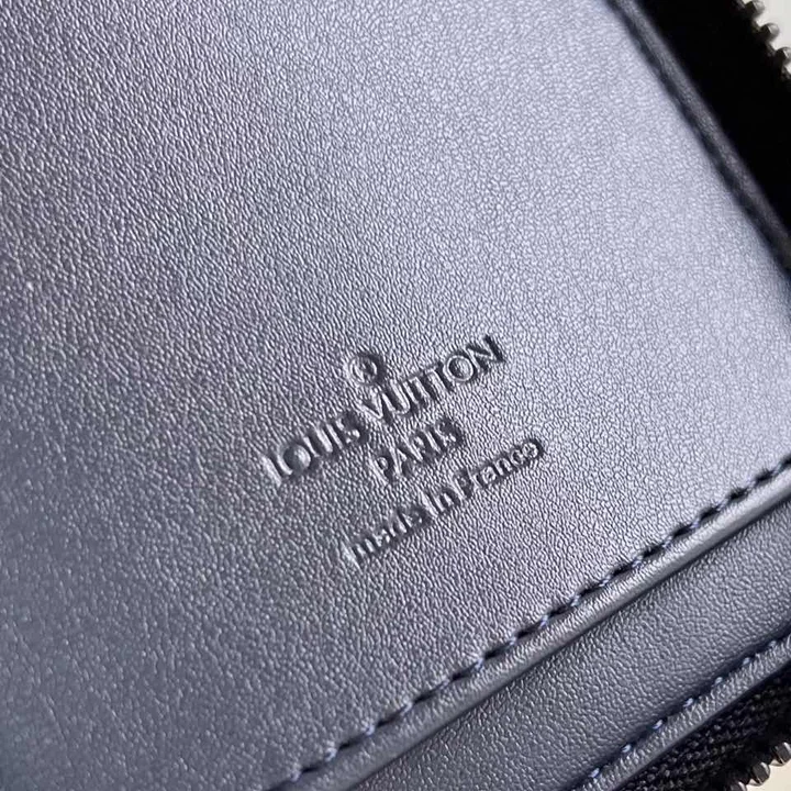 LOUIS VUITTON エピ 定番 メンズラウンドジップ長財布