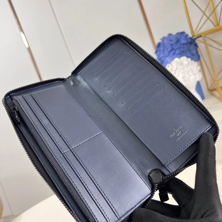 LOUIS VUITTON エピ 定番 メンズラウンドジップ長財布