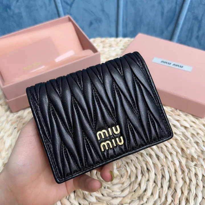 MIUMIUミニ財布