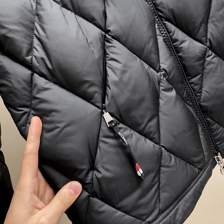 MONCLER AVEROLE ダウンジャケット
