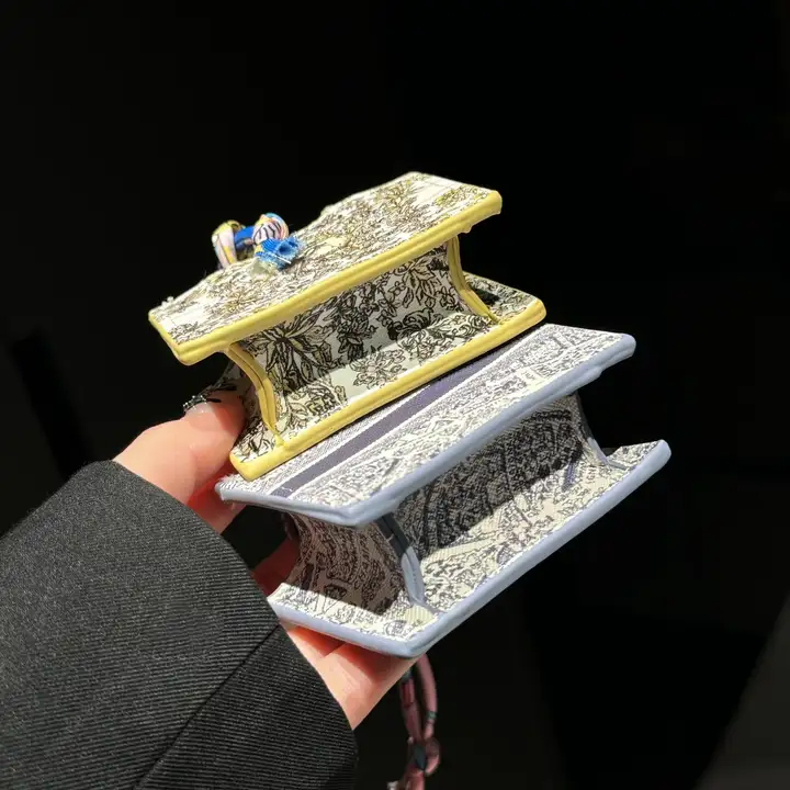 革製 エアーポッズ カバー 偽物通販