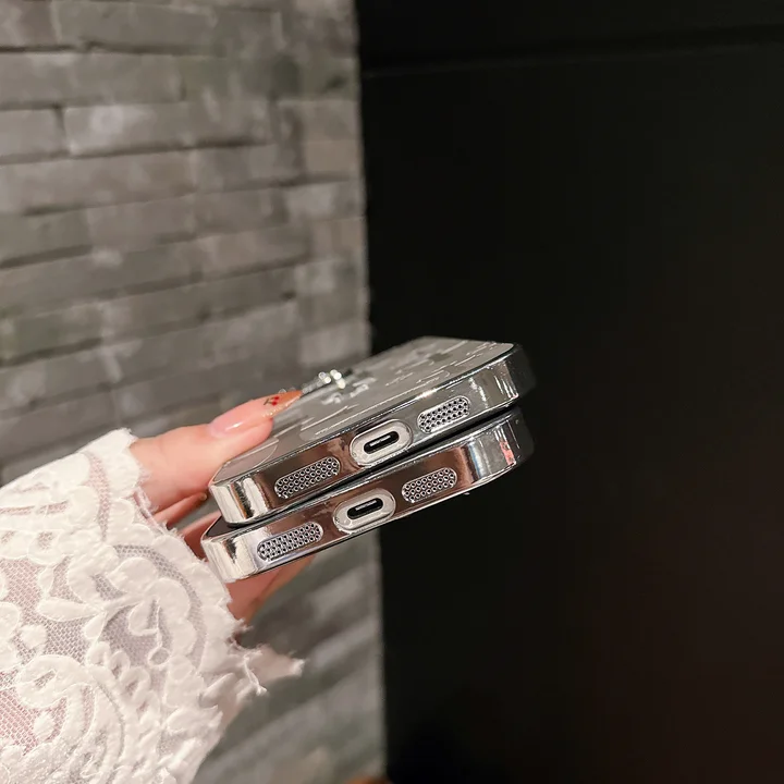 Chrome Hearts iphone16 proカバー 擦り傷防止