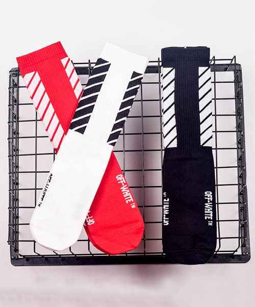 OFF-WHITE ソックス ミドル・ひざ下丈,オフホワイト ストリート系 靴下