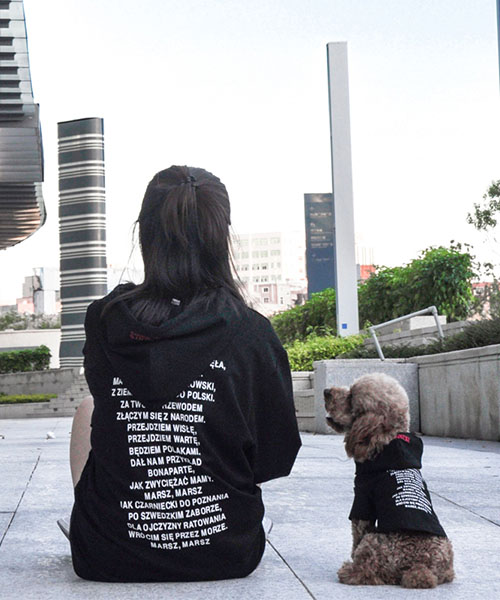 vetements パーカー 犬服,ヴェトモン 犬とのペアルック おしゃれ