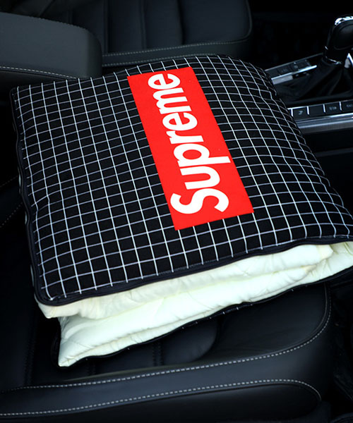シュプリーム SUPREME 車用抱き枕 毛布 一体型