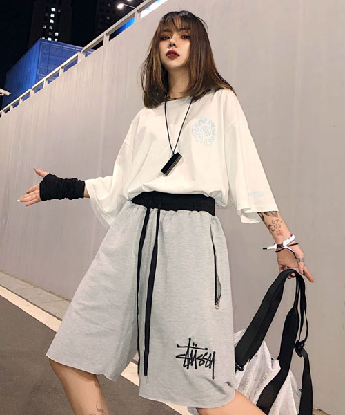 Stussyワイドレッグパンツ レディース オシャレ