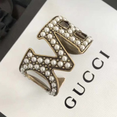 Gucci 英字LOVE ブレスレット